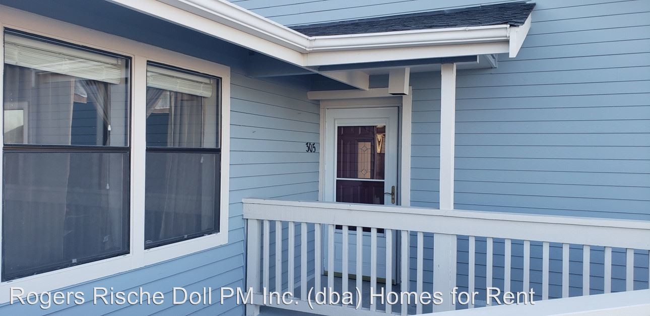 651 SE Bayshore Dr-Unit -Unit B305 in Oak Harbor, WA - Building Photo