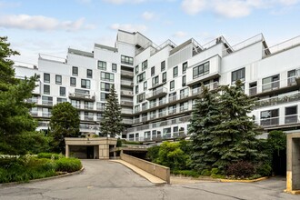 Condominium La Pyramide in Montréal, QC - Building Photo - Building Photo