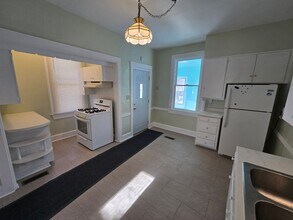 361 W Chestnut St in Burlington, WI - Building Photo - Building Photo