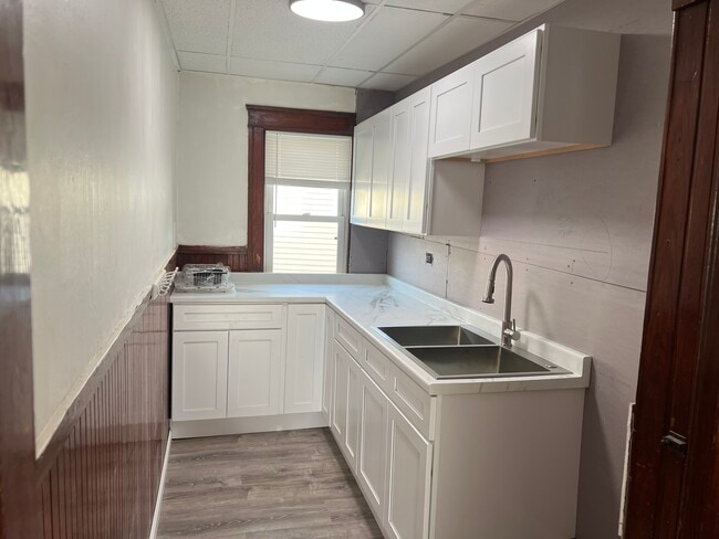 61 Vernon St, Unit 3rd Floor