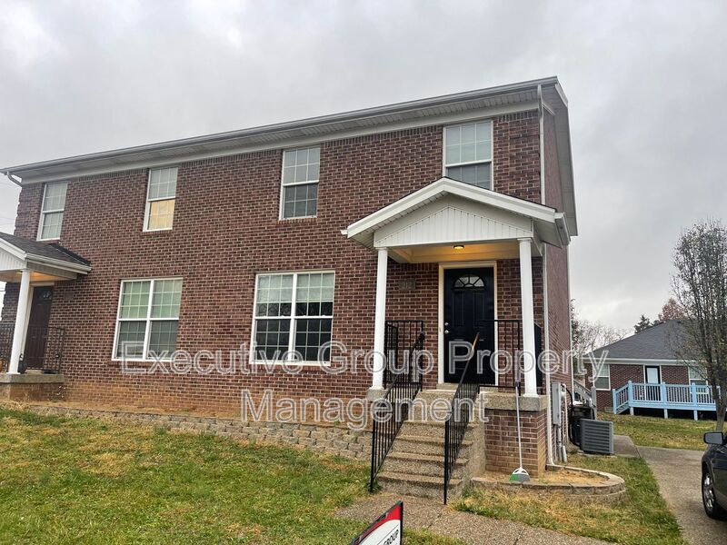 212 Adena Loop in Radcliff, KY - Building Photo