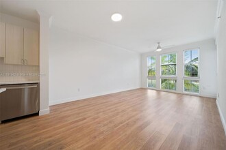 10170 SW 7th St, Unit 22-401 in Pembroke Pines, FL - Building Photo - Building Photo