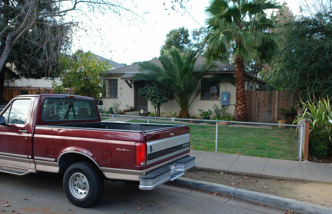 338 Mariposa Ave in Mountain View, CA - Building Photo