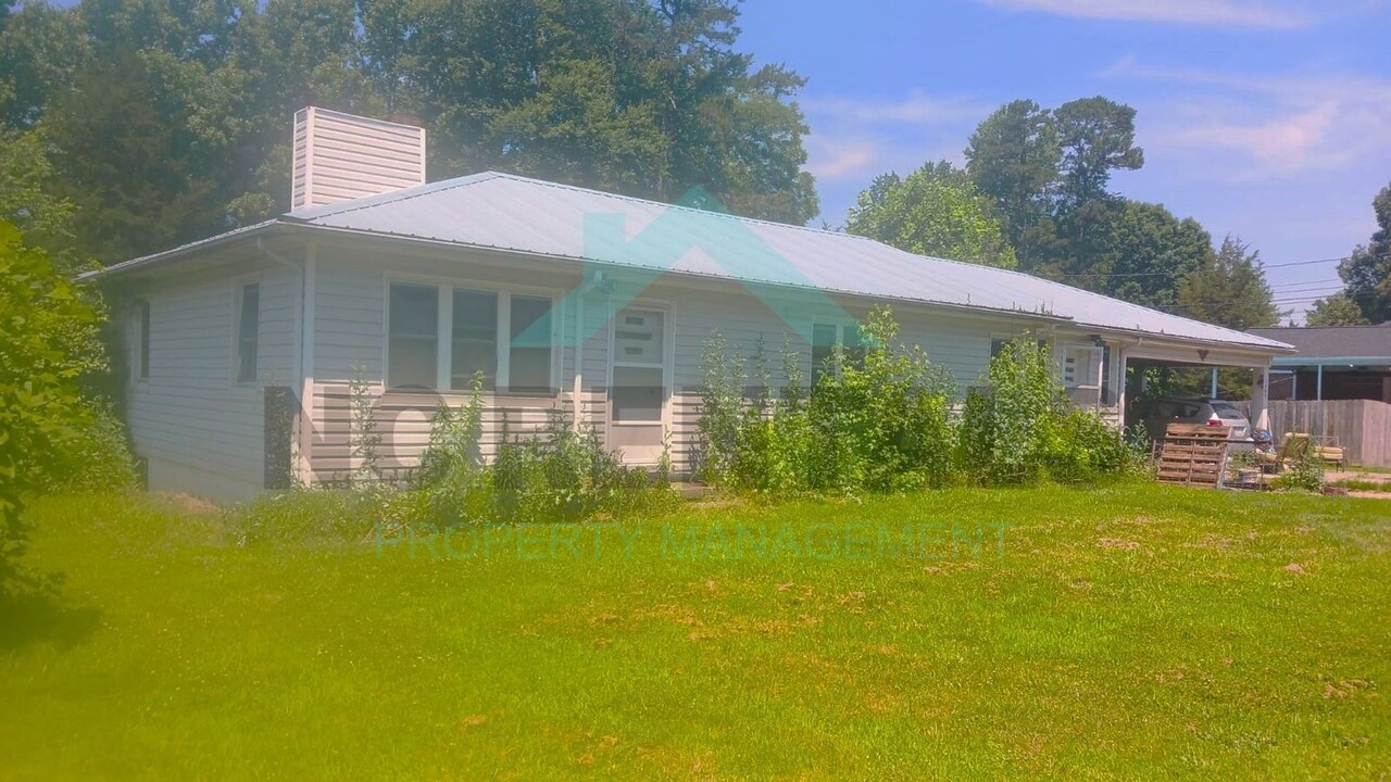 1405 Sink Farm Rd in Lexington, NC - Building Photo