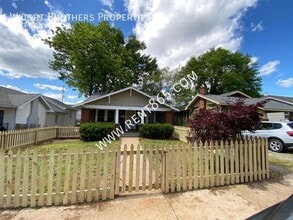 2215 Highland Ave in Knoxville, TN - Building Photo - Building Photo