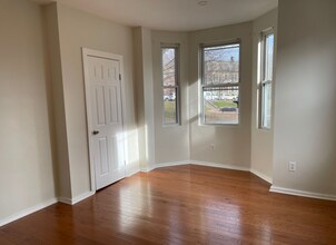 75 Putnam St, Unit 1 in Boston, MA - Building Photo - Building Photo