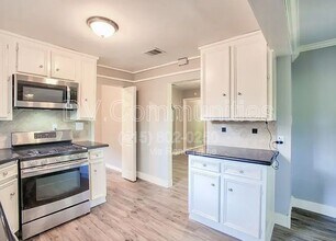 810 Charles Rd in Houston, TX - Building Photo - Building Photo