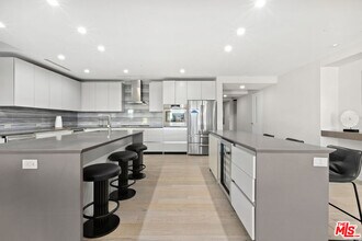 2391 Roscomare Rd in Los Angeles, CA - Building Photo - Building Photo