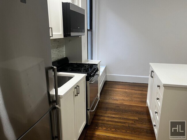 EAST 46 STREET in New York, NY - Foto de edificio - Building Photo