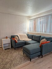 1009 W 30th Ave in Anchorage, AK - Foto de edificio - Building Photo