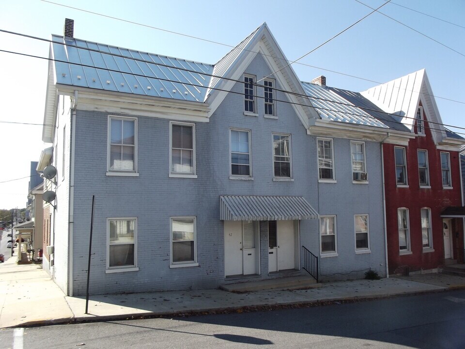 40 S Penn St in Shippensburg, PA - Building Photo