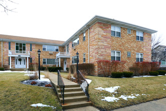 214-222 S Pine Ave in Arlington Heights, IL - Building Photo - Building Photo