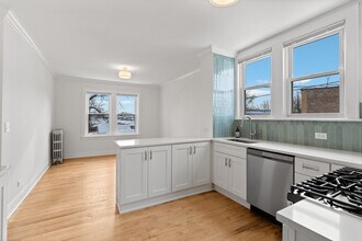 5408 W George St, Unit 2 in Chicago, IL - Building Photo - Building Photo