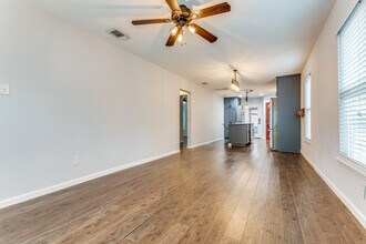 326 Simon St in San Antonio, TX - Building Photo - Building Photo