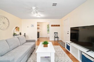 725 Panhandle St in Denton, TX - Foto de edificio - Building Photo
