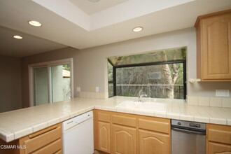 784 N Valley Dr in Westlake Village, CA - Building Photo - Building Photo