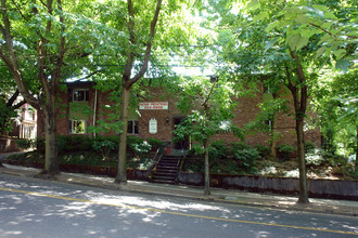 1800 Stark Apartments in Portland, OR - Building Photo - Building Photo