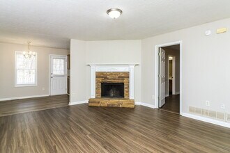 334 Orchard Dr in Temple, GA - Foto de edificio - Building Photo