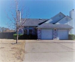 12401 Turtle Rock Rd in Austin, TX - Building Photo