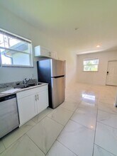 512 Westdale Ave in Lehigh Acres, FL - Building Photo - Building Photo