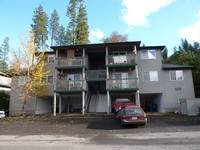 100 Indian Trail Ct in Shady Cove, OR - Foto de edificio - Building Photo