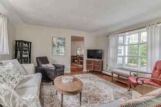 83 Cookman Ave in Ocean Grove, NJ - Foto de edificio - Building Photo