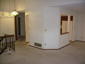 6668 Kara Dr in Eden Prairie, MN - Building Photo - Building Photo
