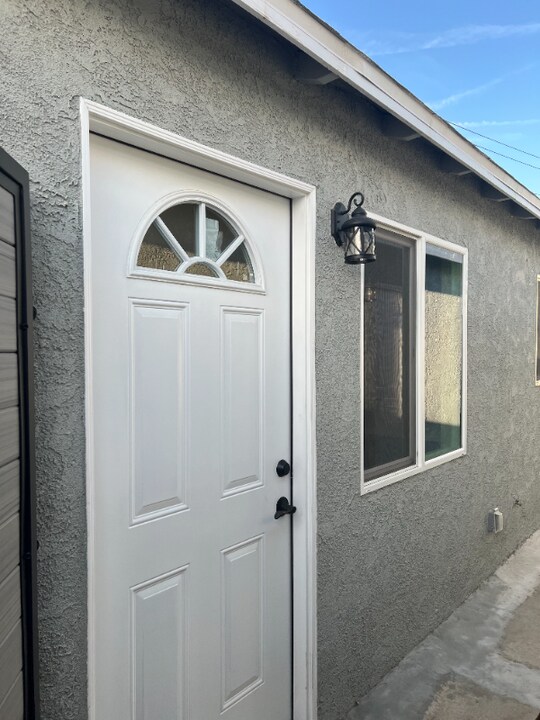 1345 Roycroft Ave in Long Beach, CA - Building Photo