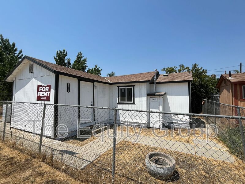 717 W Date Ave in Porterville, CA - Building Photo