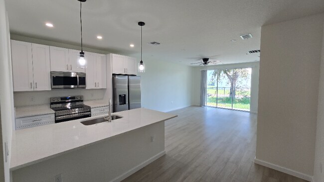 2535 Slim Haywood Ave in Tavares, FL - Building Photo - Building Photo