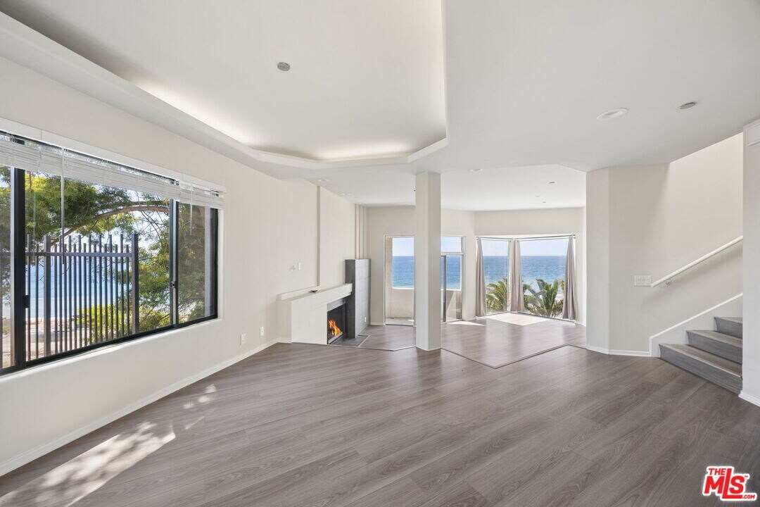 21323 Rambla Vista in Malibu, CA - Building Photo