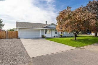 3720 W Leola St in Pasco, WA - Foto de edificio - Building Photo
