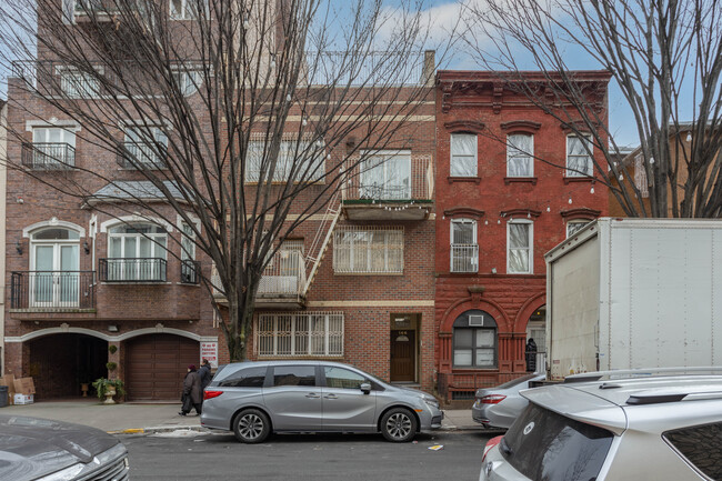 166 Clymer St in Brooklyn, NY - Building Photo - Building Photo