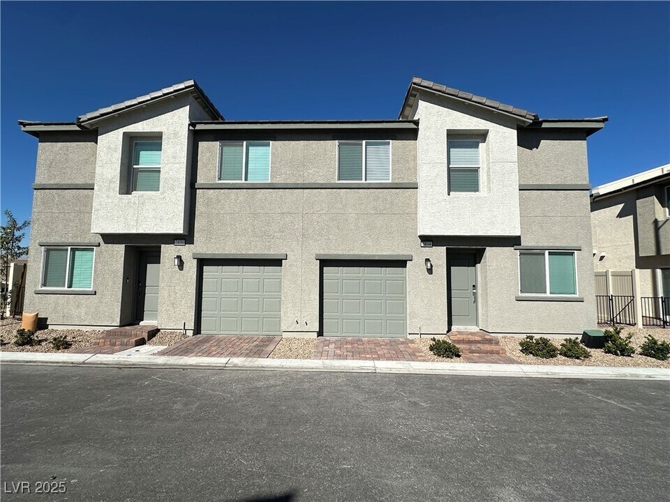 2834 Champagne Gold Ave in North Las Vegas, NV - Building Photo