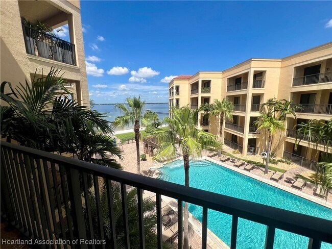2351 Lakeview Dr in Sebring, FL - Building Photo - Building Photo