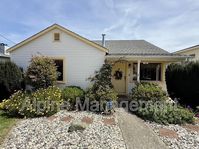 676 Spruce Ave in South San Francisco, CA - Building Photo