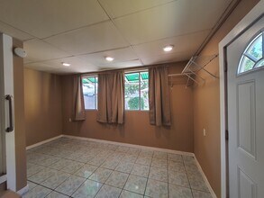 2647 Independence Ave, Unit 2 in Huntington Park, CA - Building Photo - Building Photo