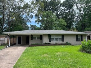 827 Berwood Dr in Jackson, MS - Building Photo - Building Photo