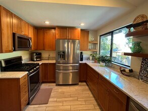 6673 NE Wellsly Pl in Bremerton, WA - Foto de edificio - Building Photo