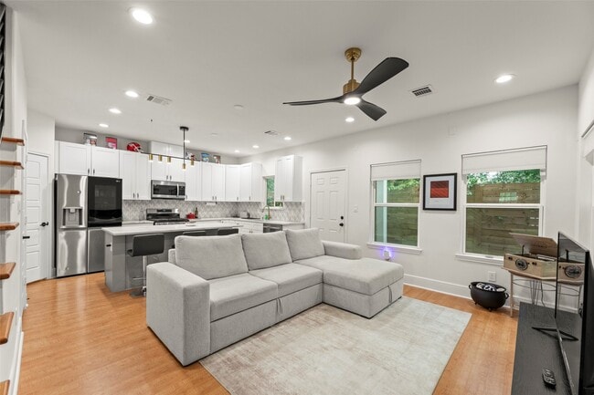 property at 3634 Dreyfus St