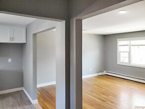 75 Bergen St, Unit 2 in Garfield, NJ - Building Photo - Building Photo