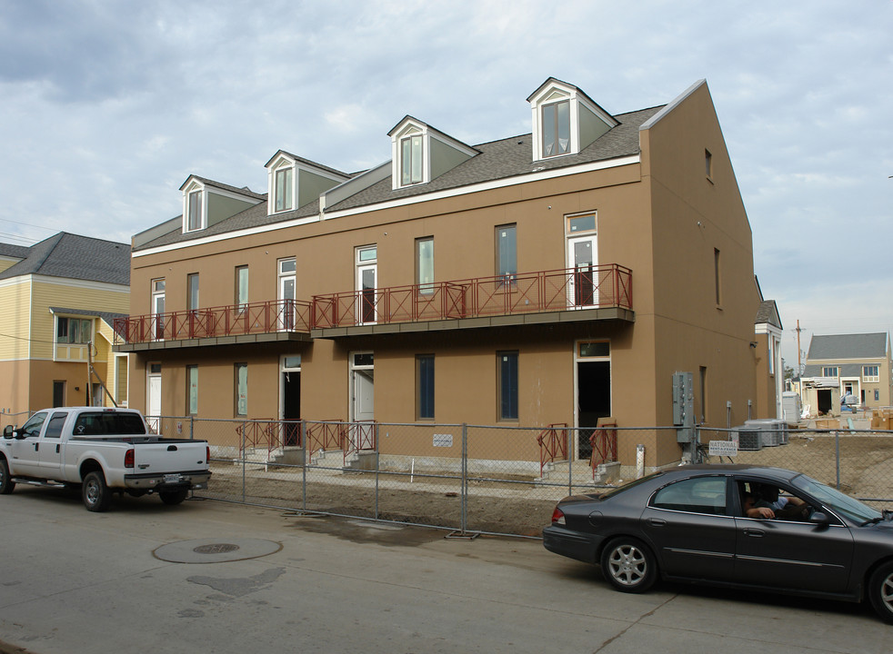 2011 Rousseau St in New Orleans, LA - Foto de edificio