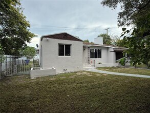 586 NW 48th St in Miami, FL - Building Photo - Building Photo