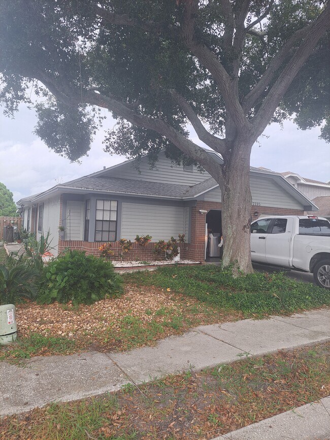 2195 Springrain Dr in Clearwater, FL - Building Photo - Building Photo