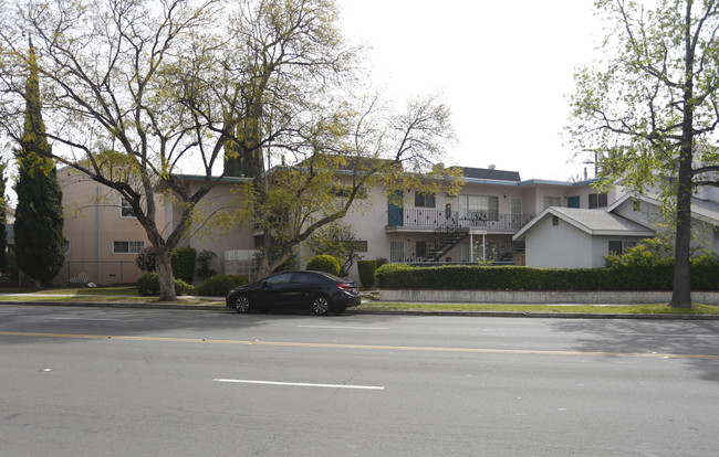 314 N Chevy Chase Dr in Glendale, CA - Building Photo - Building Photo