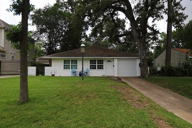955 Althea Dr