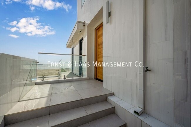 1724 Bluff Pl in Long Beach, CA - Building Photo - Building Photo