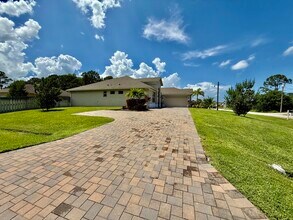 293 SW Ridgecrest Dr in Port St. Lucie, FL - Building Photo - Building Photo