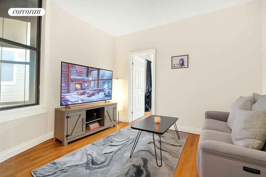 230 E 25th St in New York, NY - Building Photo