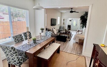 1074 NW 49th St in Miami, FL - Building Photo - Building Photo